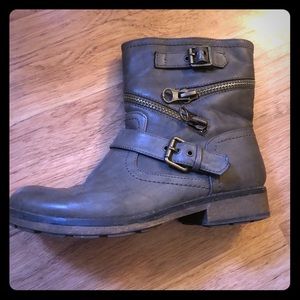 Stevies Taupe short cut bootie Size 6